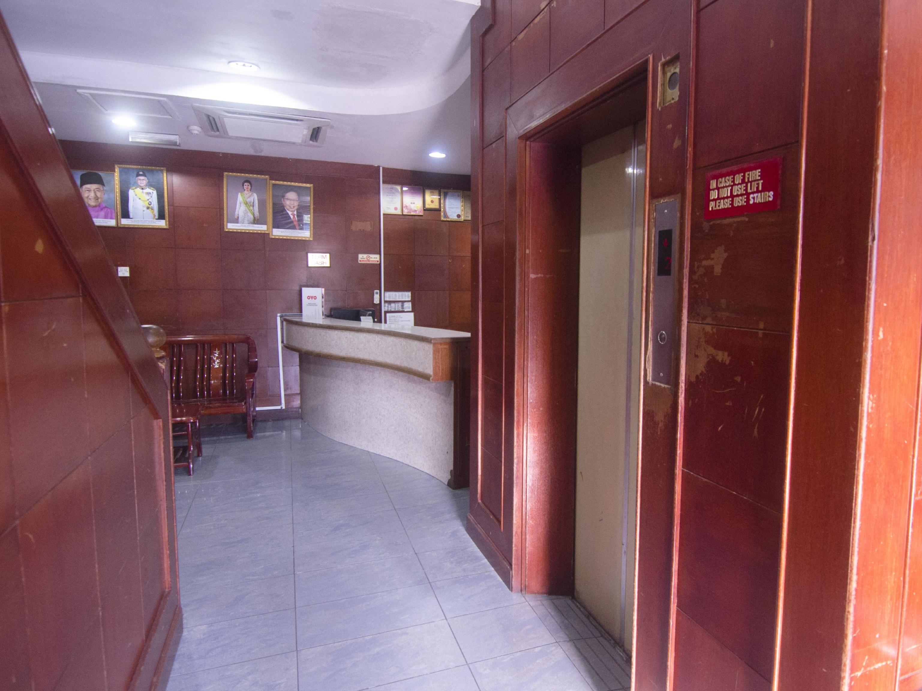 Super Oyo 991 Mayfair Hotel Kuching Exterior foto