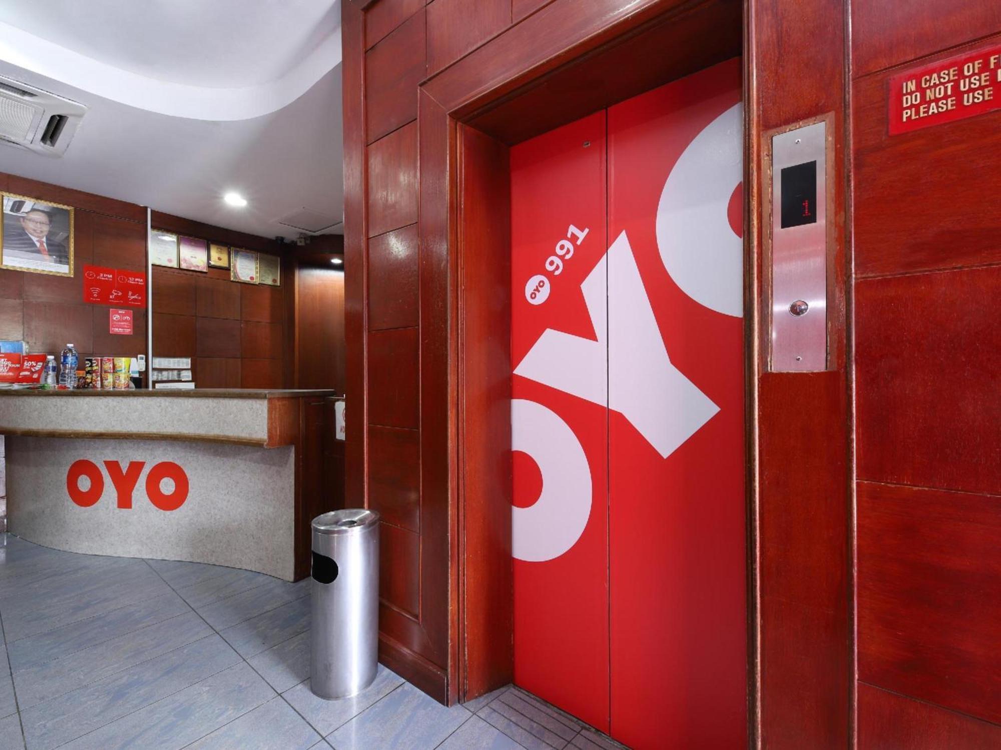 Super Oyo 991 Mayfair Hotel Kuching Exterior foto