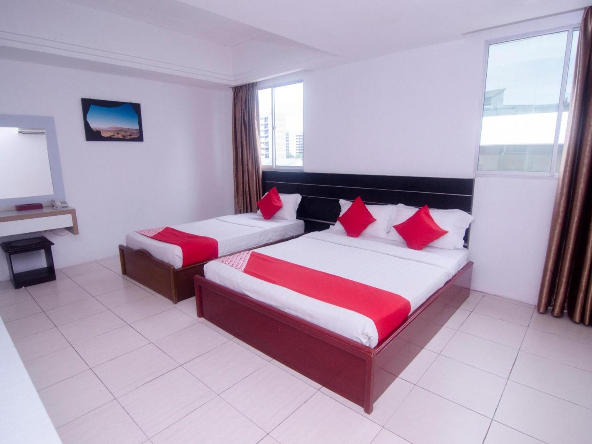 Super Oyo 991 Mayfair Hotel Kuching Exterior foto
